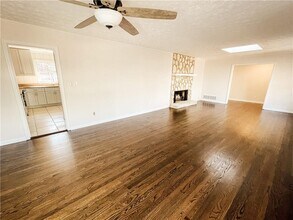 359 N Victoria Rd in Woodstock, GA - Building Photo - Building Photo