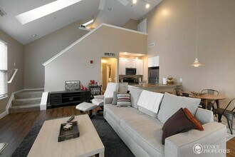 1786 Drayton Ct-Unit -1786 Drayton Court in Marble Cliff, OH - Building Photo - Building Photo