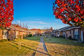 East Texas Townhomes in Mineola, TX - Building Photo - Building Photo