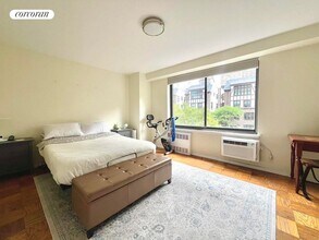 372 Central Prk W in New York, NY - Building Photo - Building Photo