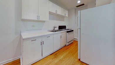 900 W Gunnison St in Chicago, IL - Building Photo - Building Photo