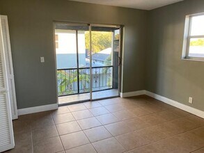 2452 Taylor St in Hollywood, FL - Building Photo - Building Photo