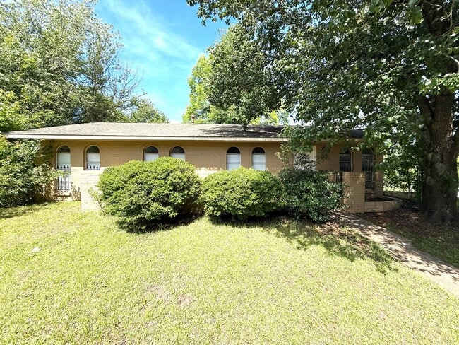 property at 535 Lawndale Ln