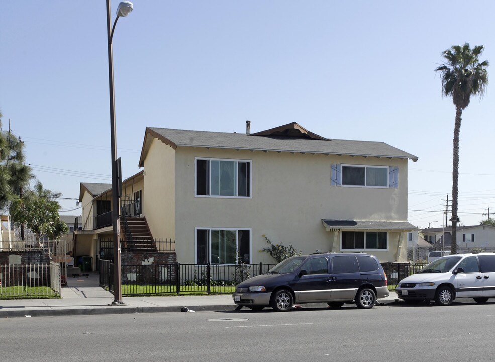 1109 S Standard Ave in Santa Ana, CA - Foto de edificio