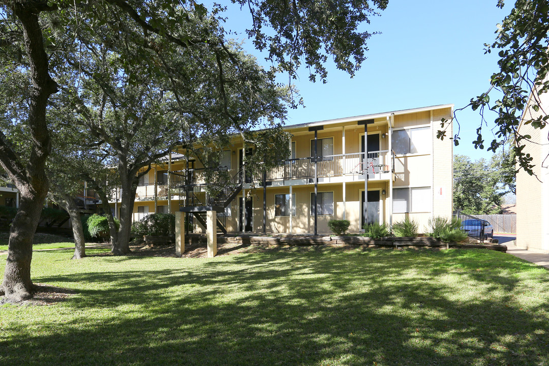 Southland Apartments in Austin, TX - Building Photo