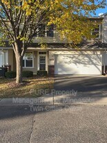 3314 Hazel Trail in Woodbury, MN - Building Photo