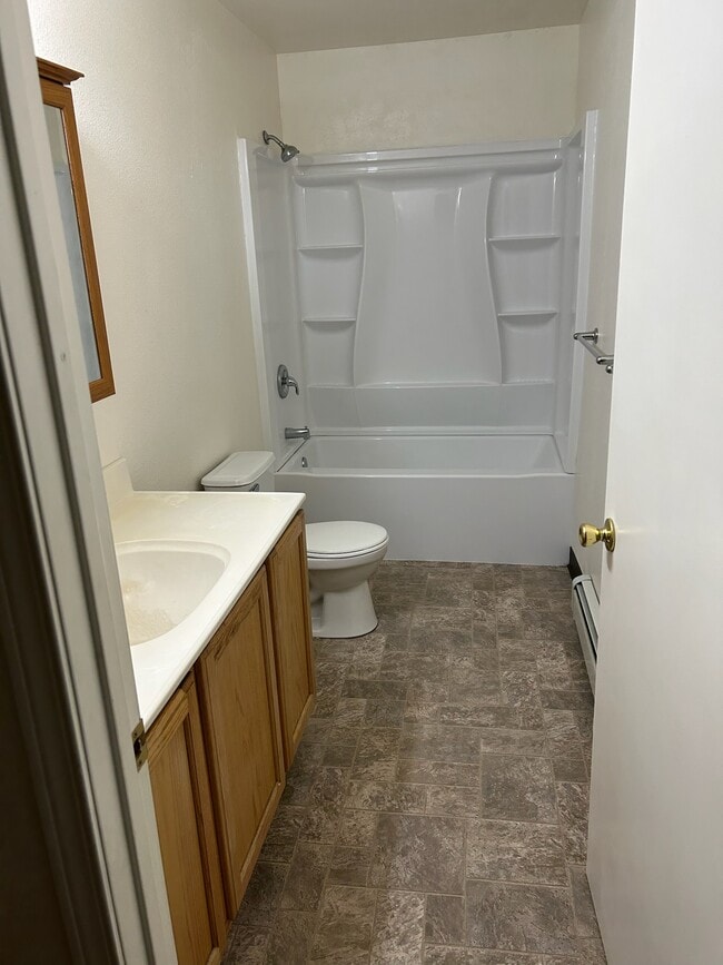 3555 Old Richardson Hwy, Unit 4 in North Pole, AK - Foto de edificio - Building Photo