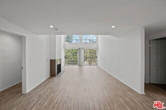 11711 Ohio Ave in Los Angeles, CA - Foto de edificio - Building Photo