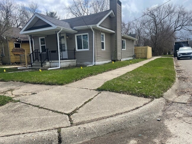 1129 Huron St in Flint, MI - Building Photo - Building Photo