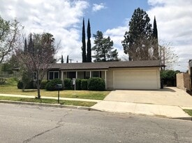 977 Planetree Ave in Simi Valley, CA - Building Photo