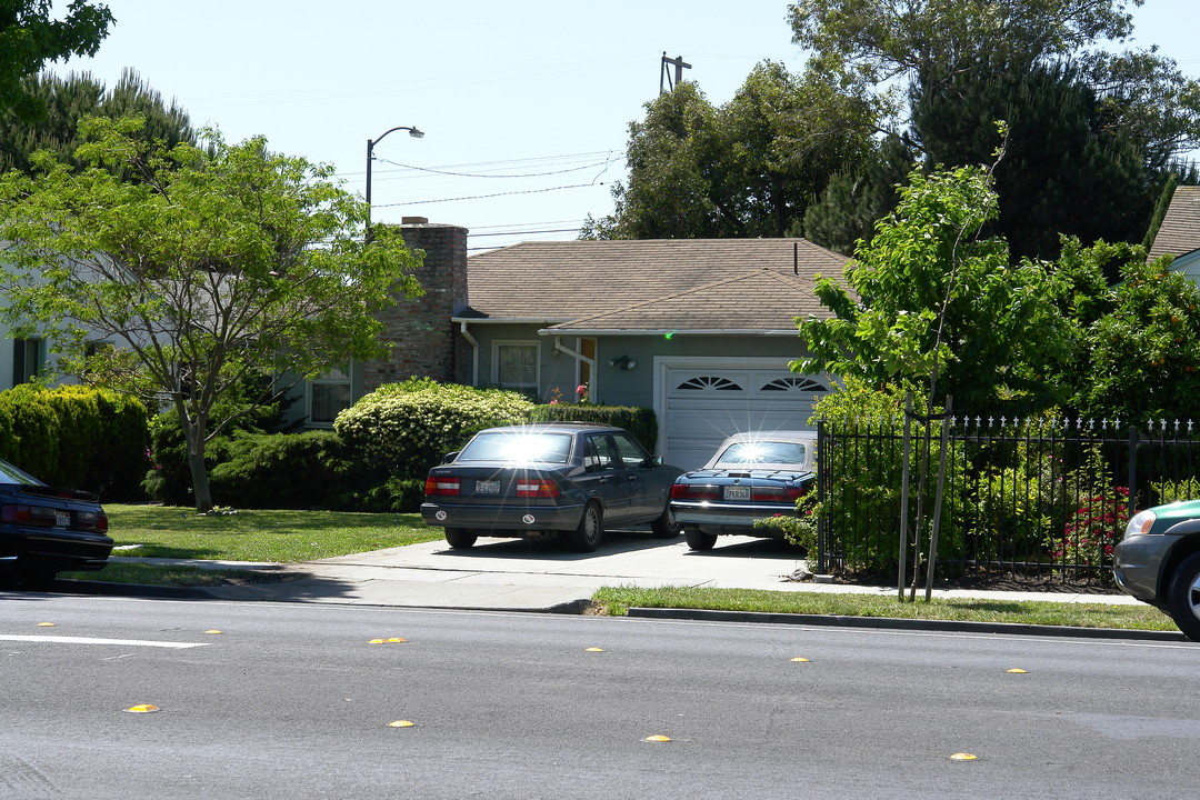 57 Broadway in Redwood City, CA - Building Photo