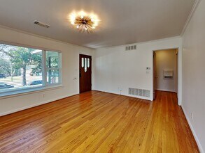 2102 Elmwood Blvd in Dallas, TX - Building Photo - Building Photo