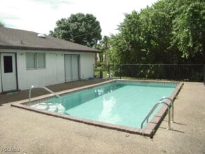 620 Robert Ave in Lehigh Acres, FL - Building Photo - Building Photo