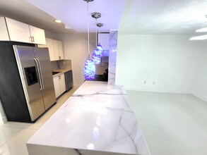 9430 SW 170th St in Palmetto Bay, FL - Building Photo - Building Photo