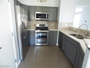 50 Aura de Blanco St in Henderson, NV - Building Photo - Building Photo