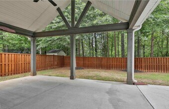 70 Pacific Ave in Sharpsburg, GA - Building Photo - Building Photo