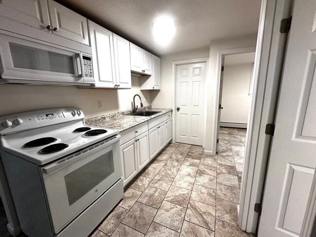 9 Emerald Dr in Barrington, NH - Building Photo - Building Photo