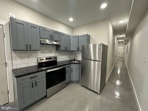 1806 W Ontario St, Unit F213 in Philadelphia, PA - Building Photo - Building Photo