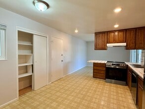 6063 Pineland Ave in San Jose, CA - Building Photo - Building Photo