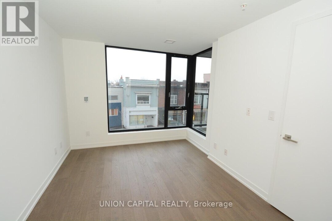 530 Indian Grove in Toronto, ON - Building Photo