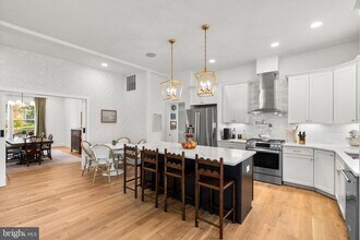 2854 Fairmont St in Falls Church, VA - Building Photo - Building Photo