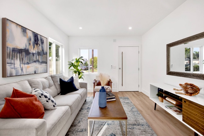 2350 E Poppy St in Long Beach, CA - Building Photo - Building Photo