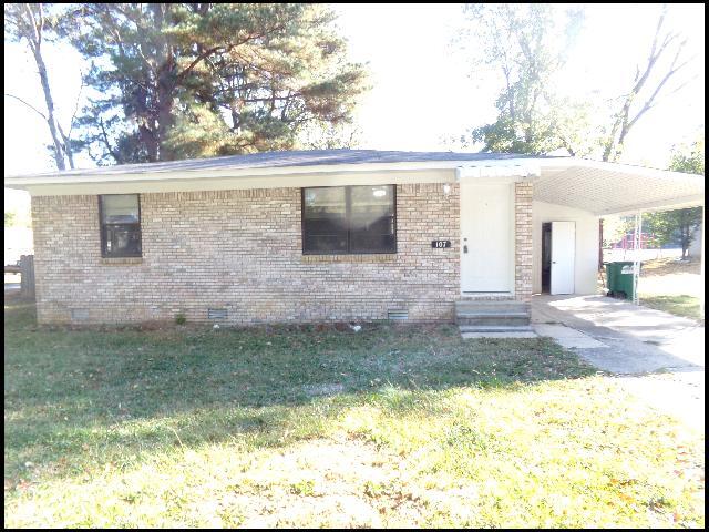 107 S Holly St in Beebe, AR - Foto de edificio
