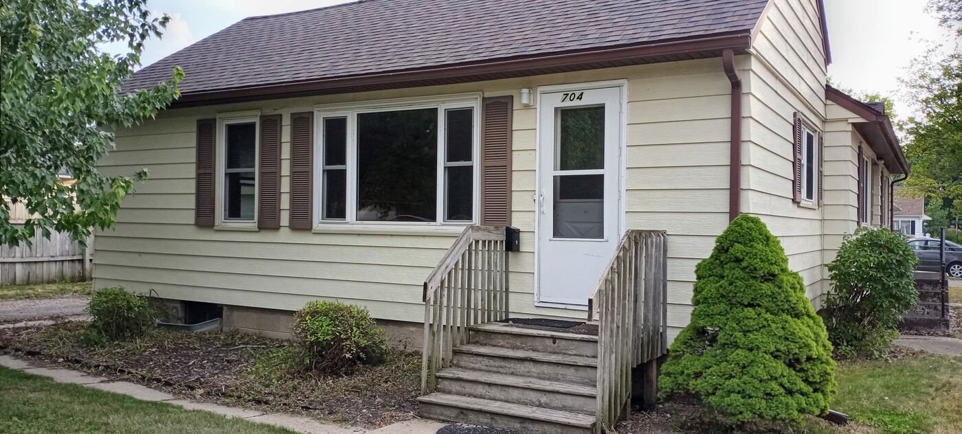 704-713 13th Ave SE in Austin, MN - Foto de edificio