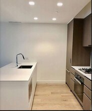 200 E 21st St in New York, NY - Building Photo - Building Photo