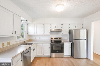 802 Shamrock Dr in Fredericksburg, VA - Building Photo - Building Photo