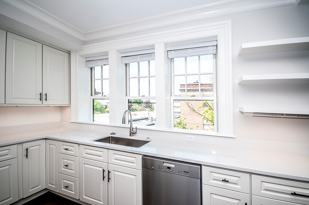 15 Alton Pl, Unit 11-3 in Brookline, MA - Building Photo
