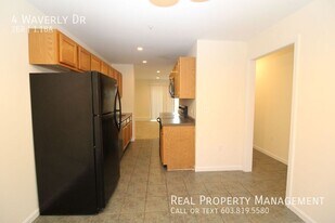 4 Waverly Dr in Dover, NH - Building Photo