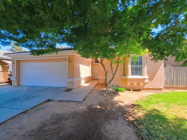 7556 N Vista Ave in Fresno, CA - Building Photo - Building Photo