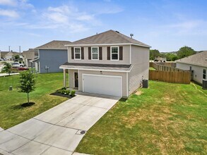 5484 Rue Girard in Converse, TX - Foto de edificio - Building Photo