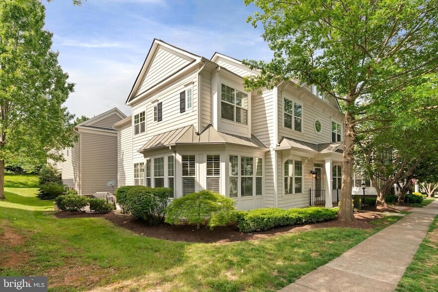 14348 Sharpshinned Dr in Gainesville, VA - Building Photo