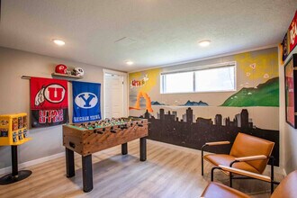 1020 E Diamond Way in Sandy, UT - Foto de edificio - Building Photo