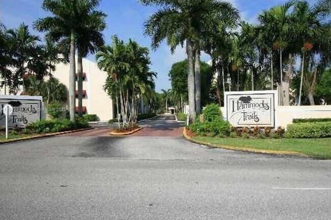 15275 SW 107th Ln in Miami, FL - Foto de edificio - Building Photo