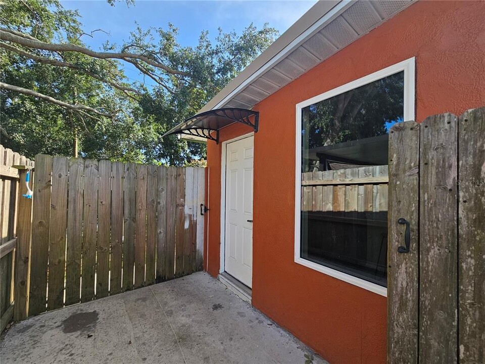 376 La Paz Dr in Kissimmee, FL - Foto de edificio