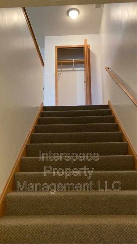 1335 Rock Run Dr in Crest Hill, IL - Building Photo - Building Photo