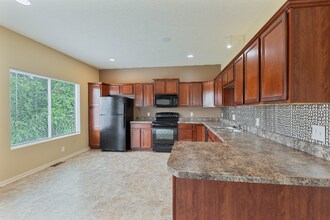 14252 Newport Ave in Omaha, NE - Foto de edificio - Building Photo