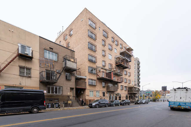 601 Flushing Ave in Brooklyn, NY - Building Photo - Building Photo