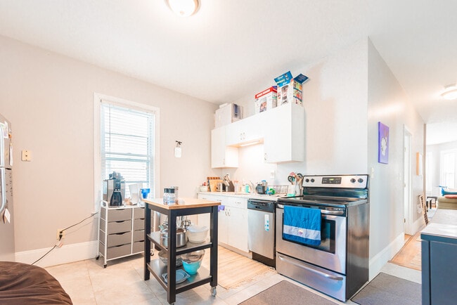 47 Cornwall St, Unit 1 in Boston, MA - Building Photo - Building Photo