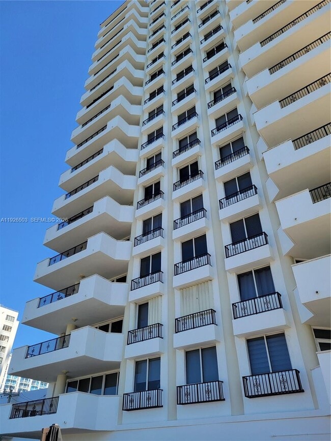 6422 Collins Ave in Miami Beach, FL - Building Photo - Building Photo