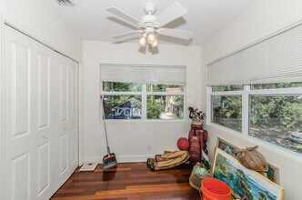 1515 Oak St NE in St. Petersburg, FL - Building Photo - Building Photo