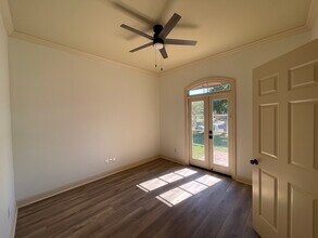 203 Metairie Ct in Lafayette, LA - Foto de edificio - Building Photo