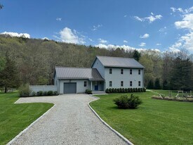 126 River Rd in Washington, CT - Building Photo