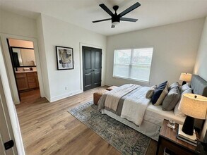 1002 E 33rd St in Houston, TX - Foto de edificio - Building Photo