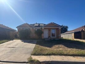 2616 Comal Loop in Laredo, TX - Building Photo