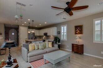15816 S 12th Way in Phoenix, AZ - Foto de edificio - Building Photo