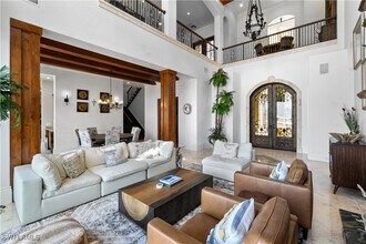 1080 Old Marco Ln in Marco Island, FL - Foto de edificio - Building Photo